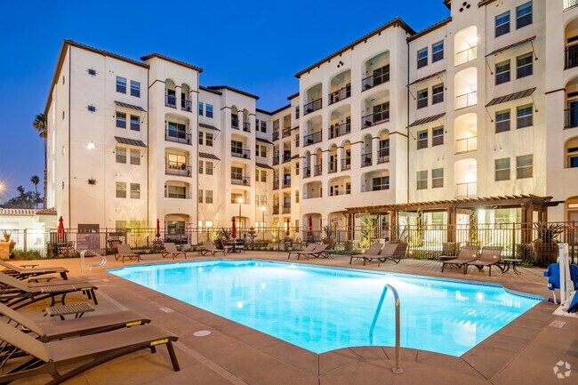 Building Photo - Centerpointe at Market