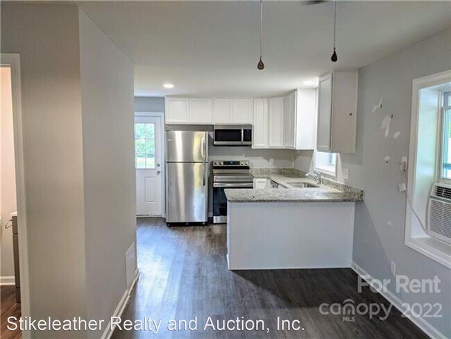 Building Photo - 2 br, 1 bath House - 254 W McNeely Avenue