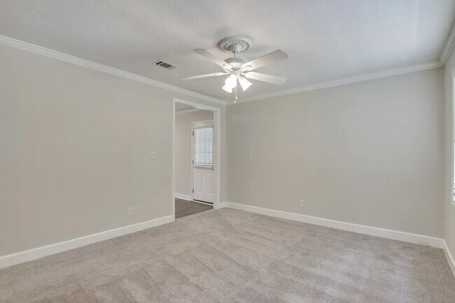 Foto del edificio - 3551 Meadowview Dr