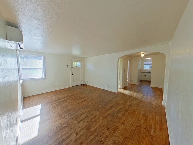 Building Photo - Glacier Tri-Plex