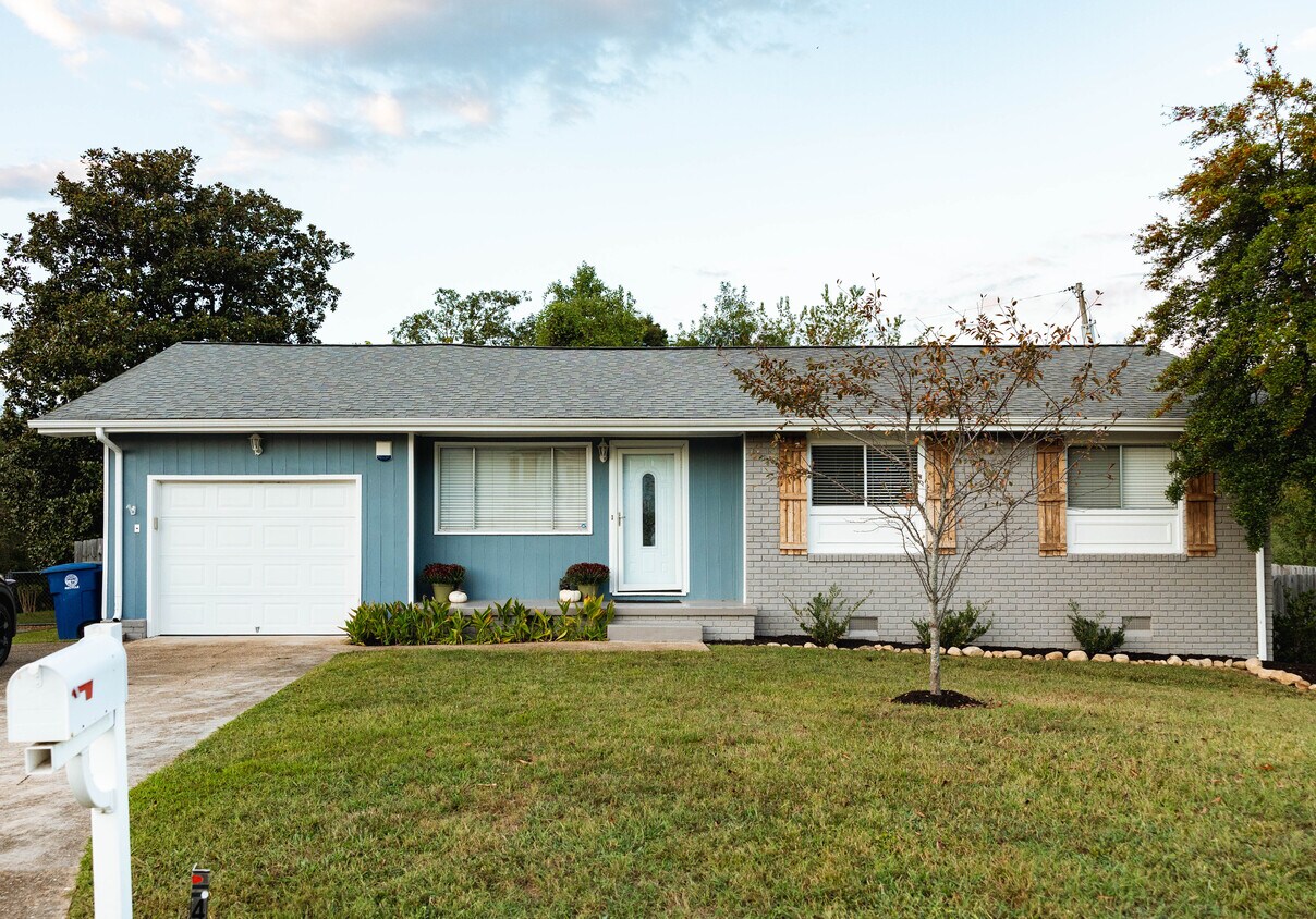 Foto principal - 417 Forest Glen Dr