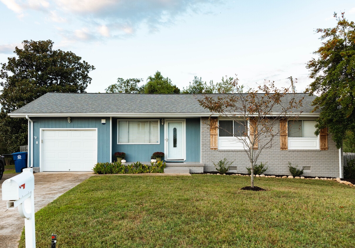 Primary Photo - 417 Forest Glen Dr