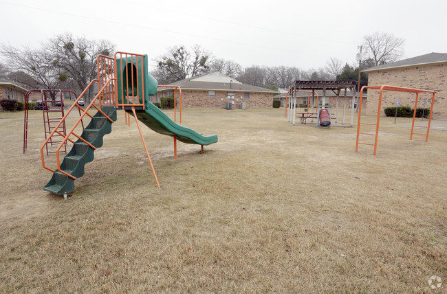 Building Photo - West Hylands Apartments