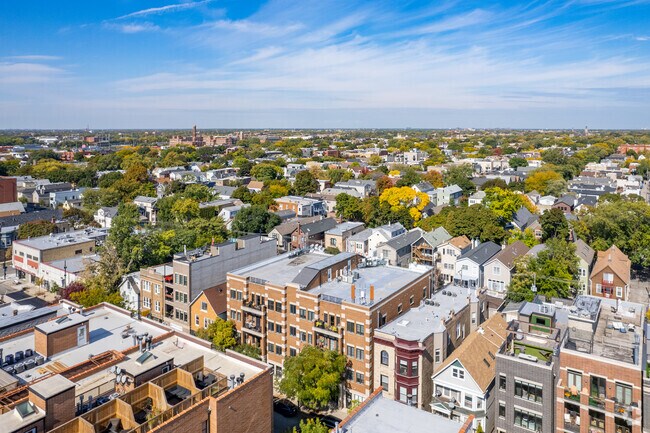 Vista aérea de los alrededores de Roscoe Village - 2128-2130 W Belmont Ave