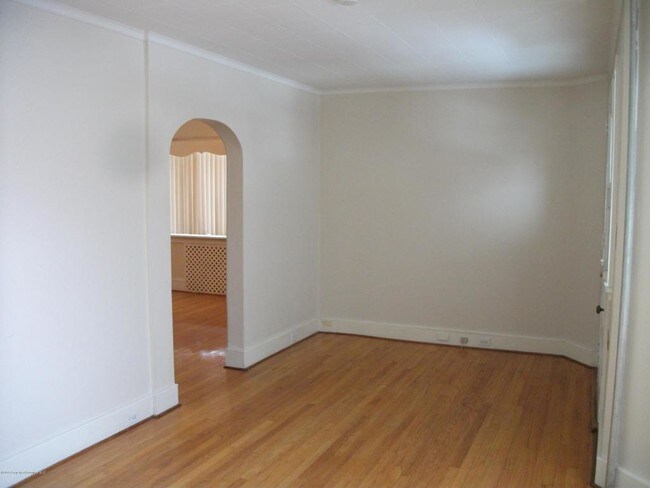 Foto del edificio - 1012 N Webster Ave