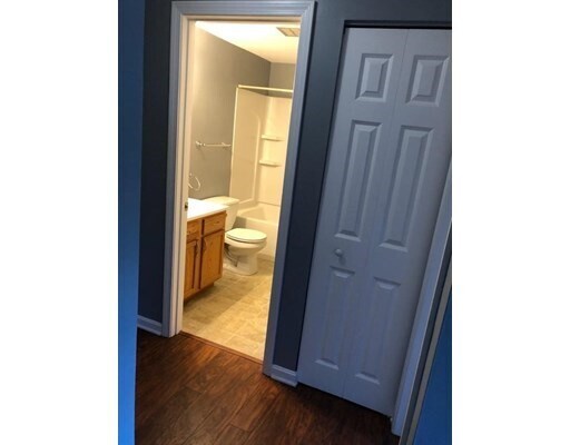 Foto del edificio - 8 Maple Crest Cir