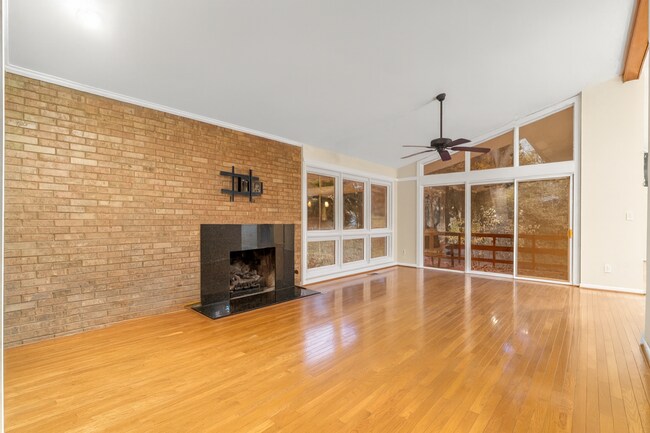 Foto del edificio - 4 Bed 3 Bath - Bethesda Single Family Home - Move In Ready