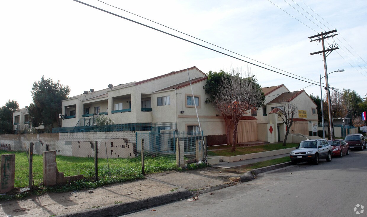 Foto del edificio - Lakeshore Apartments