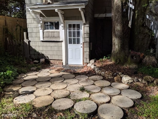 Building Photo - 2918 Yale Ave