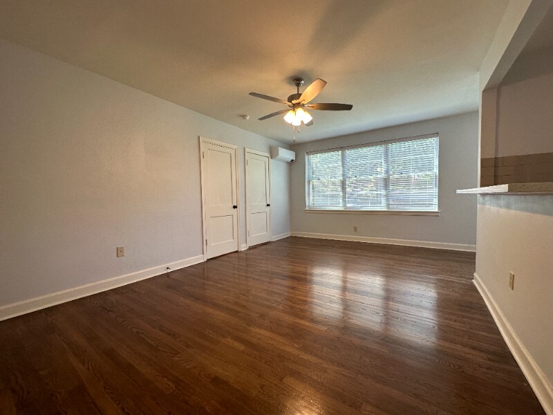 Foto principal - 1717 S Louisiana St