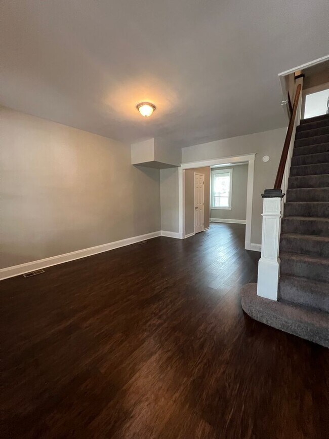 Building Photo - 3 Bedroom 1.5 Bathroom Home in East Baltimore