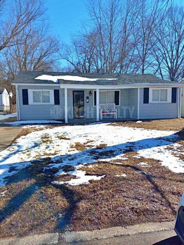 Spacious 4 bedroom, 1 bathroom home! House for Rent in Moline Acres, MO