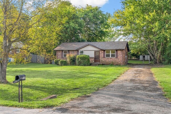 Building Photo - 3 Bedroom Home For Rent Near Needmore Road!