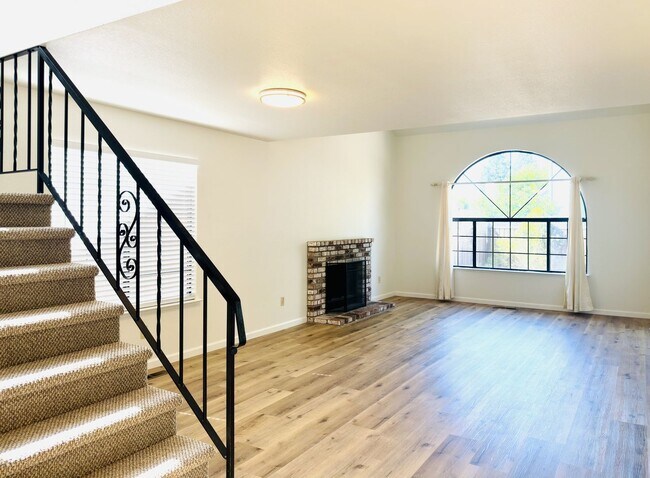 Foto del edificio - 1537 Yarberry Dr