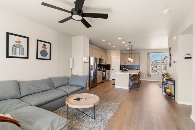 Espacio habitable principal - 2461 Horsemanship Ct