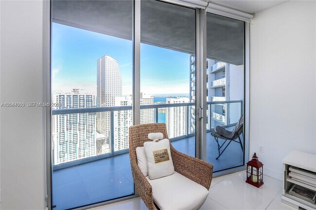 Foto del edificio - 475 Brickell Ave