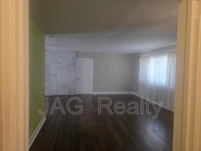 Foto del edificio - 301 N Fulton St