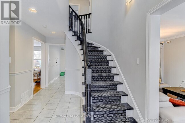 Photo du bâtiment - 6 Amberview Dr