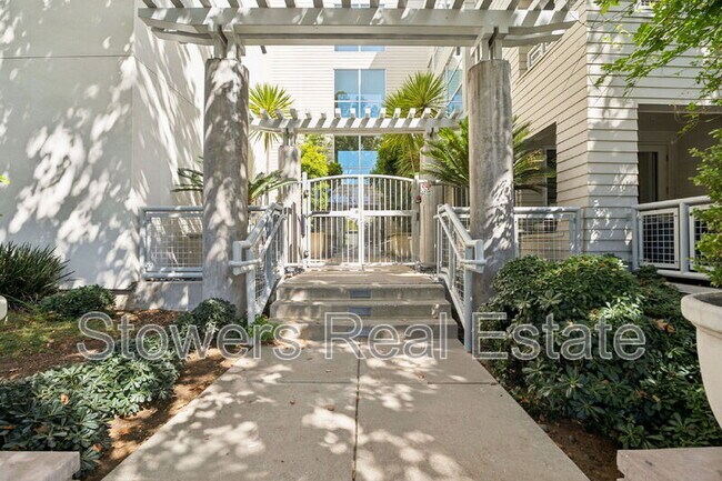 Foto del edificio - 1655 N California Blvd
