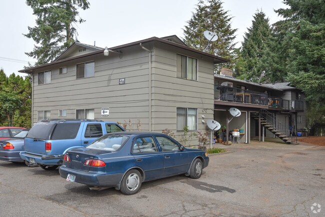 Building Photo - 4798 Skyline Rd S