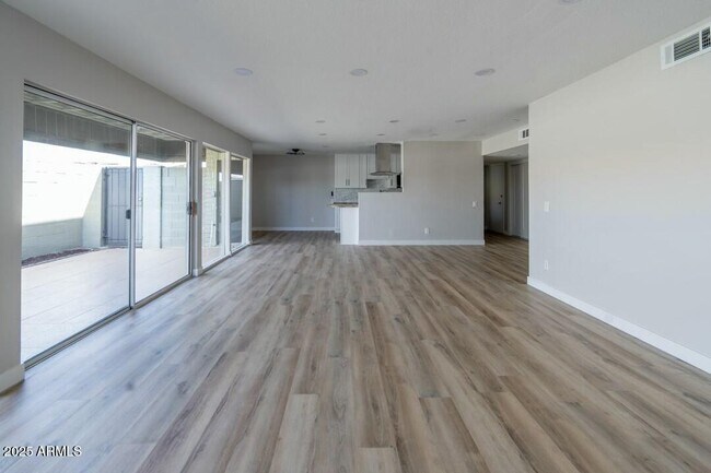 Foto del edificio - 6767 N 7th St