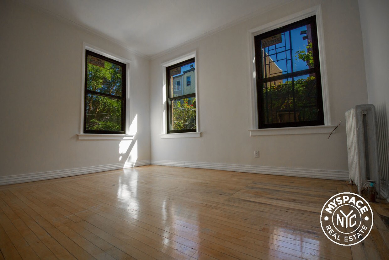 Primary Photo - 1356 Pacific St
