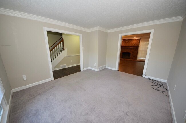 Building Photo - Classic 4 bed, 2.5 bath near Walnut Grove ...