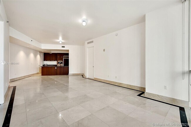 Building Photo - 16001 Collins Ave