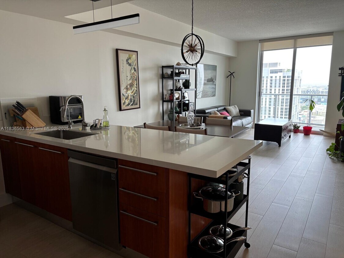 Foto principal - 185 SW 7th St