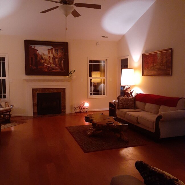 Building Photo - 5833 Kindley Dr