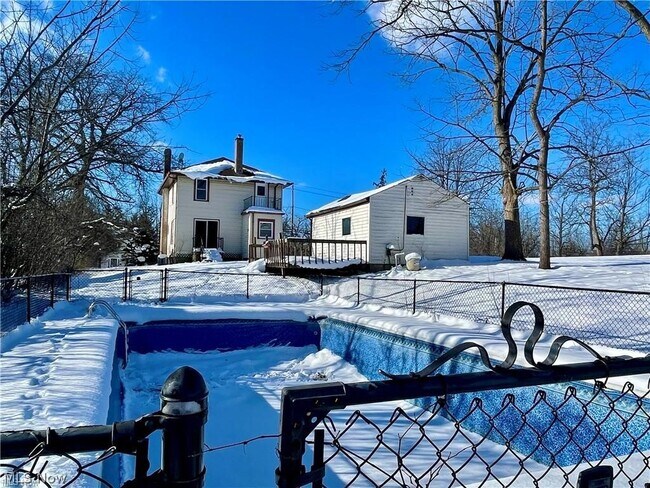 Foto del edificio - 250 Center Rd