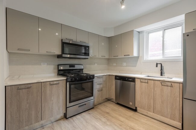 Photo - 7621 N Sheridan Rd Apartment
