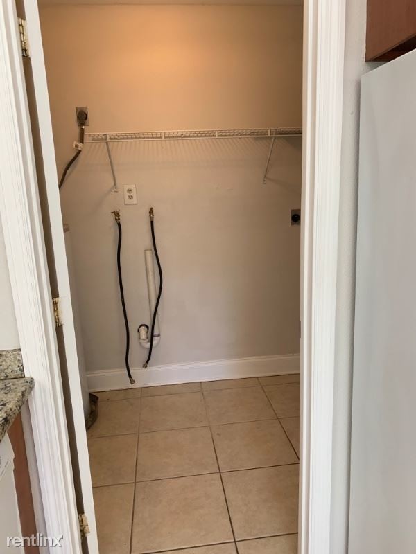 Building Photo - 3 br, 1 bath House - 2926 Ponce De Leon Dr