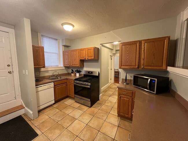 Building Photo - 14-16-16 Hamilton Rd