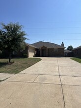 Building Photo - 530 Hearthstone Dr