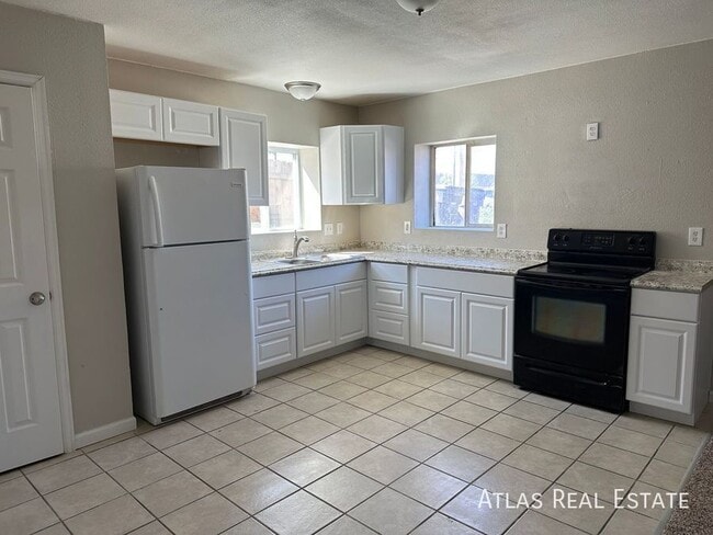 Photo - 4650 Vine St Apartment