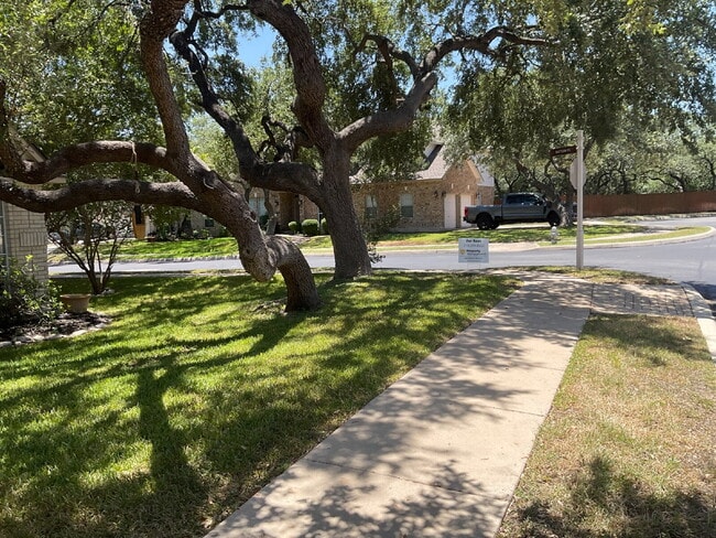 Foto del edificio - 9610 Rocksprings St