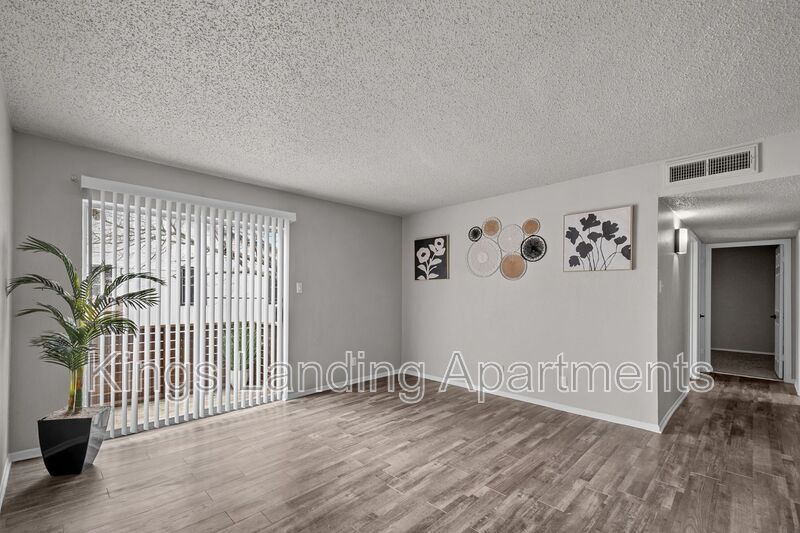 Primary Photo - 304 C Kings Way Dr