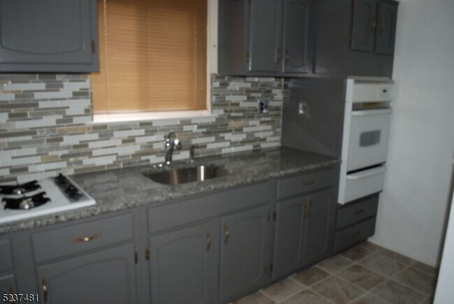 Foto del edificio - 180 Littleton Rd