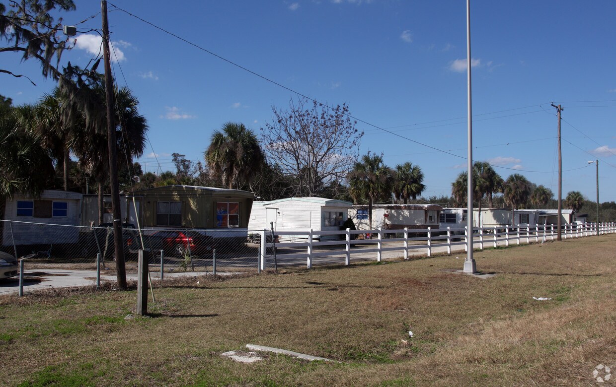 Foto del edificio - 4230 State Road 60 W