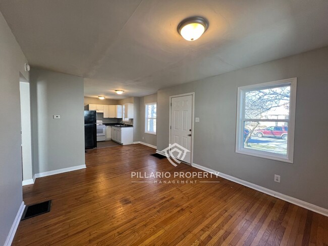 Building Photo - Close to Forest Manor Park, Updated 2 Bedr...