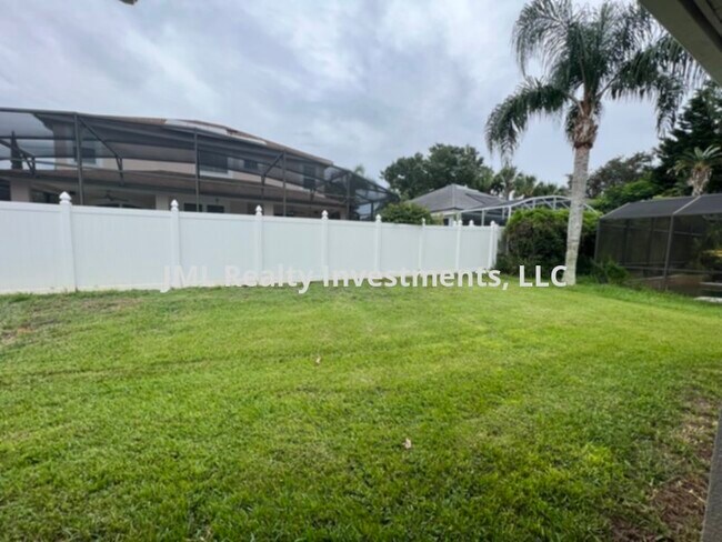 Building Photo - 3 bedroom 2 bath  corner lot in Oviedo's C...