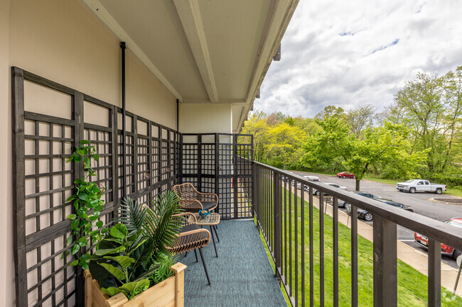 Amazing Balcony Views - Center Square Apartments