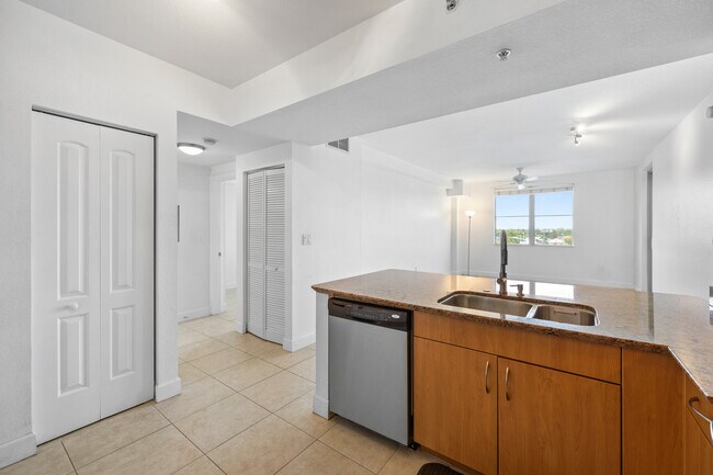 Foto del edificio - 1830 Radius Dr