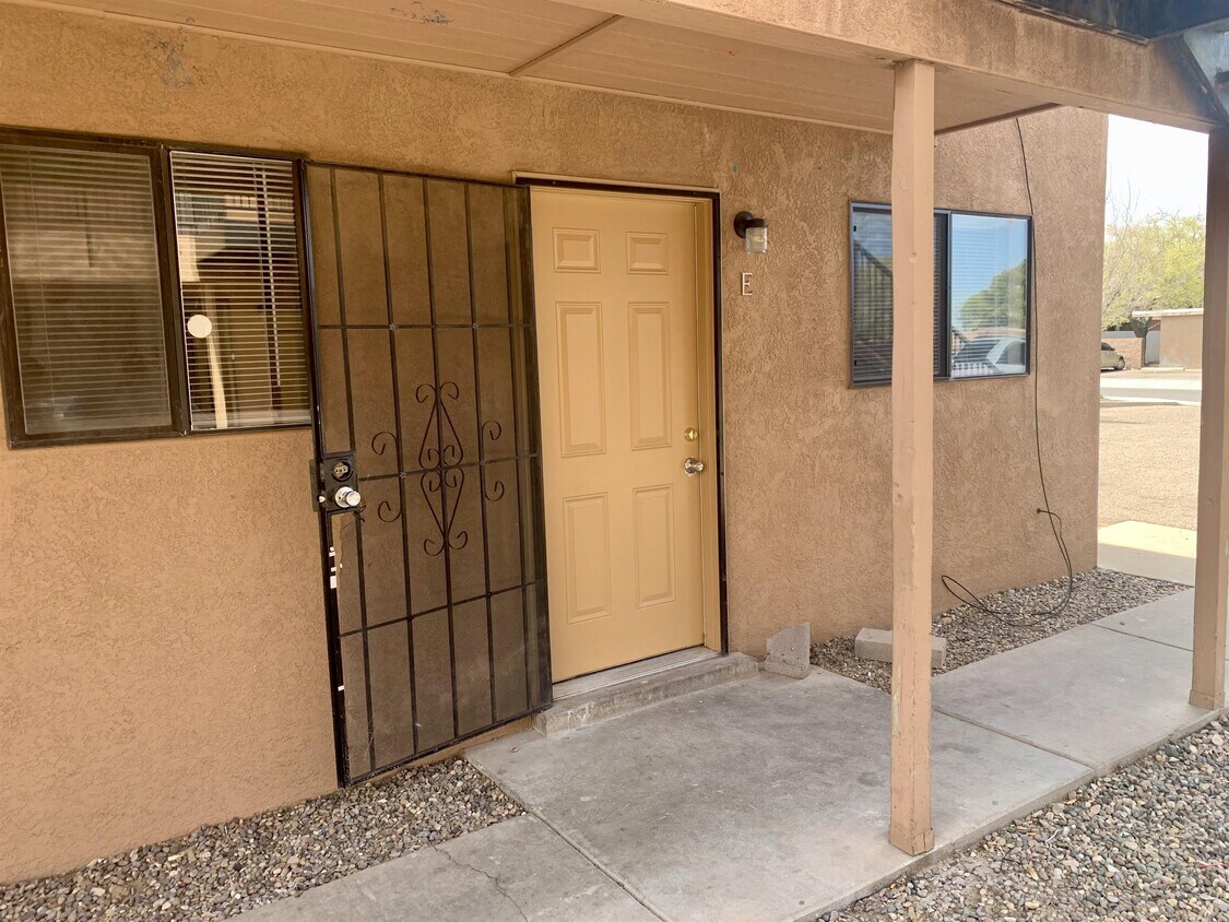 620 Chama St SE Unit E, Albuquerque, NM 87108 Room for Rent in