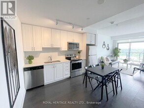 Building Photo - 1255 Bayly St