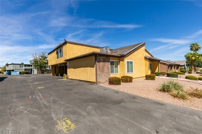 Building Photo - 1404 Santa Anita Dr