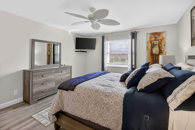 Building Photo - 13765 Flora Pl