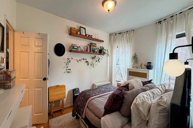 Photo - 160 E 91st St Apartment