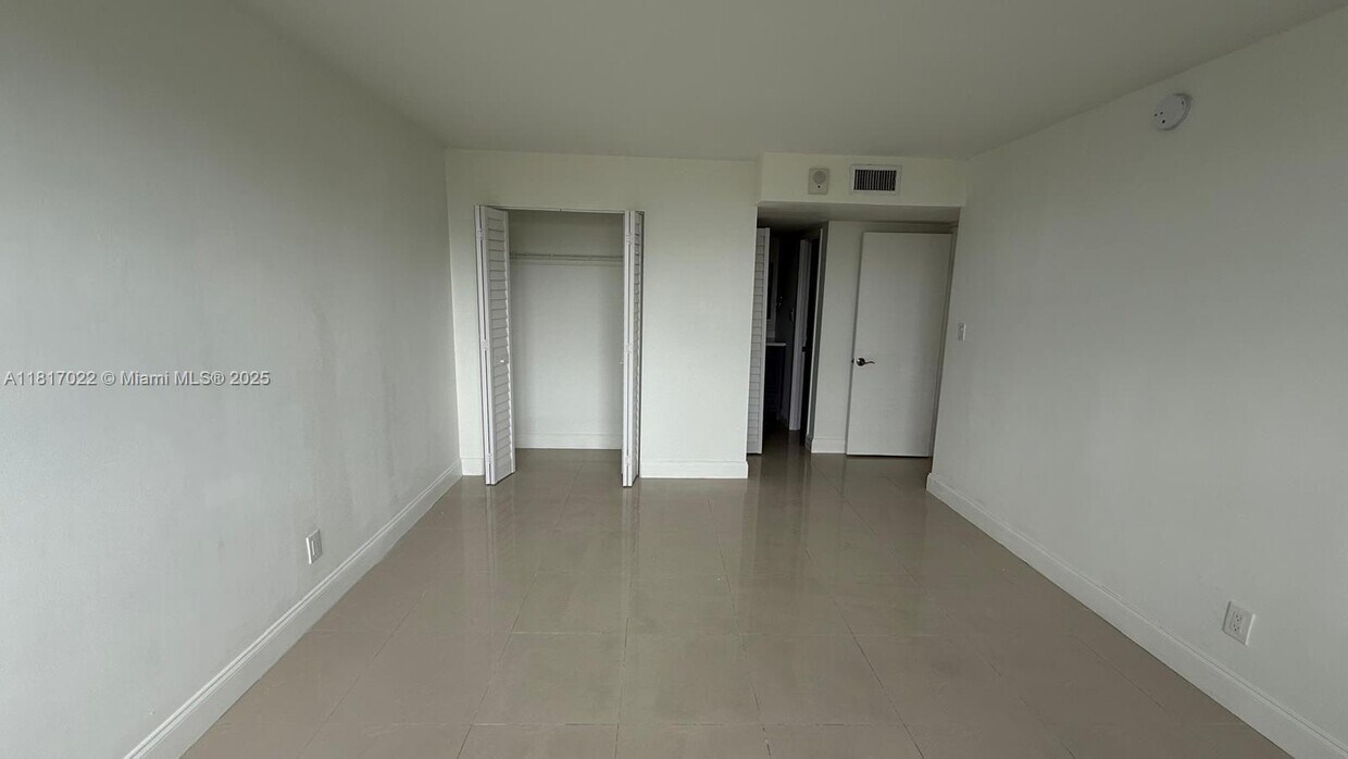 Foto principal - 16546 NE 26th Ave